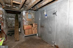 FAIRMOUNT - Commercial Sale