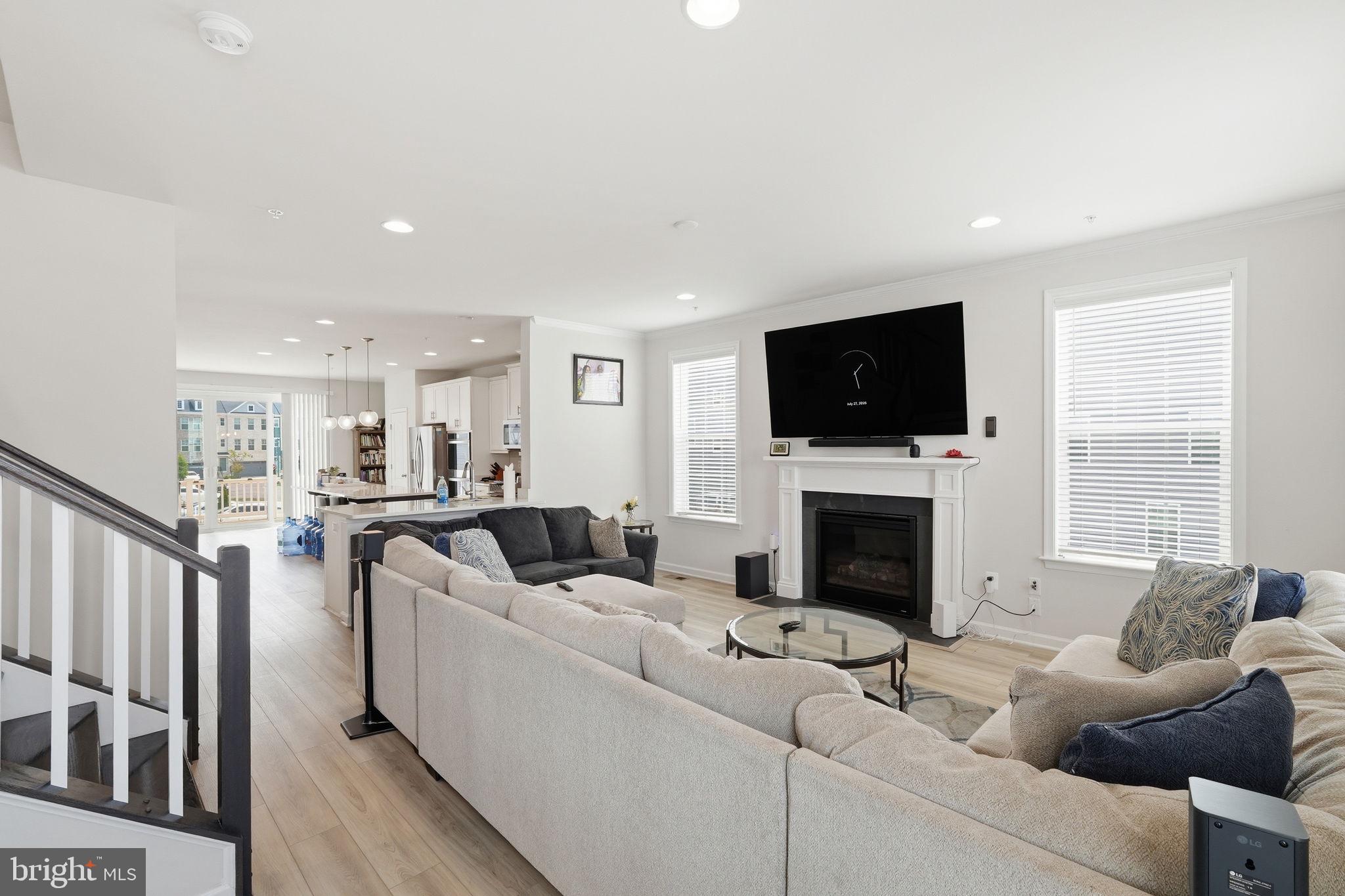 7732 PRESIDENTIAL PARKWAY
