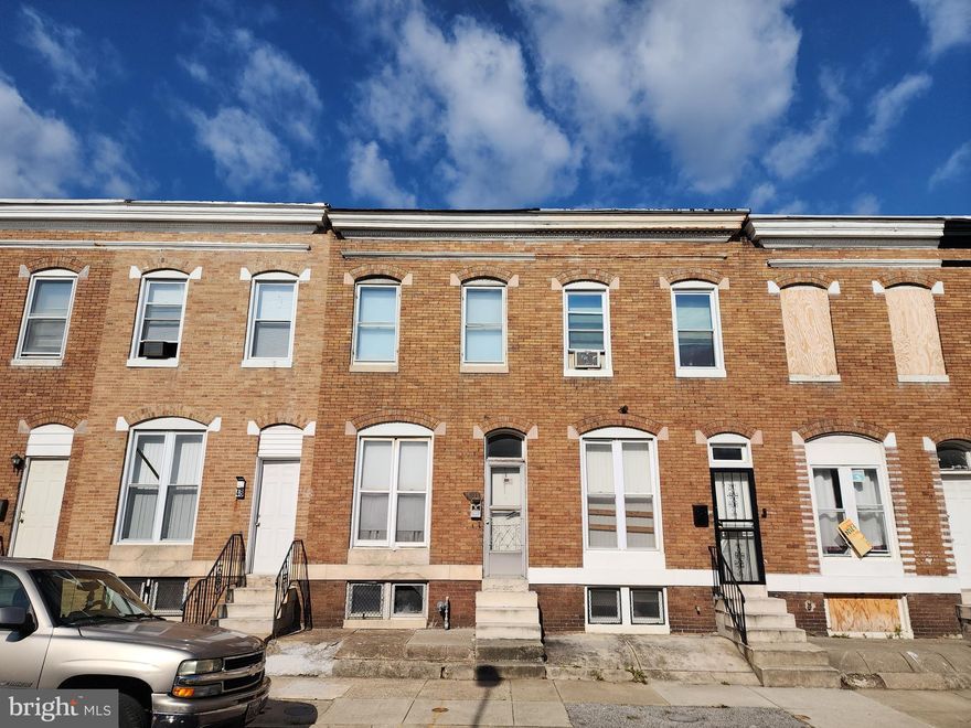ONLINE AUCTION: Bidding begins 9/6/2023 @ 10:00 AM. Bidding ends 9/8/2023 @ 11:20 AM. List Price is Suggested Opening Bid. Deposit: $5,000. 10% Buyer's Premium will be added to the high bid. 2 Story Townhouse located in the Penrose/Fayette Street Outreach area. JUST MINUTES to Bon Secours Hospital, Vincent St Park & the West Baltimore Marc Station. Easy access to major traffic artery MD Route 40 (W Mulberry St).