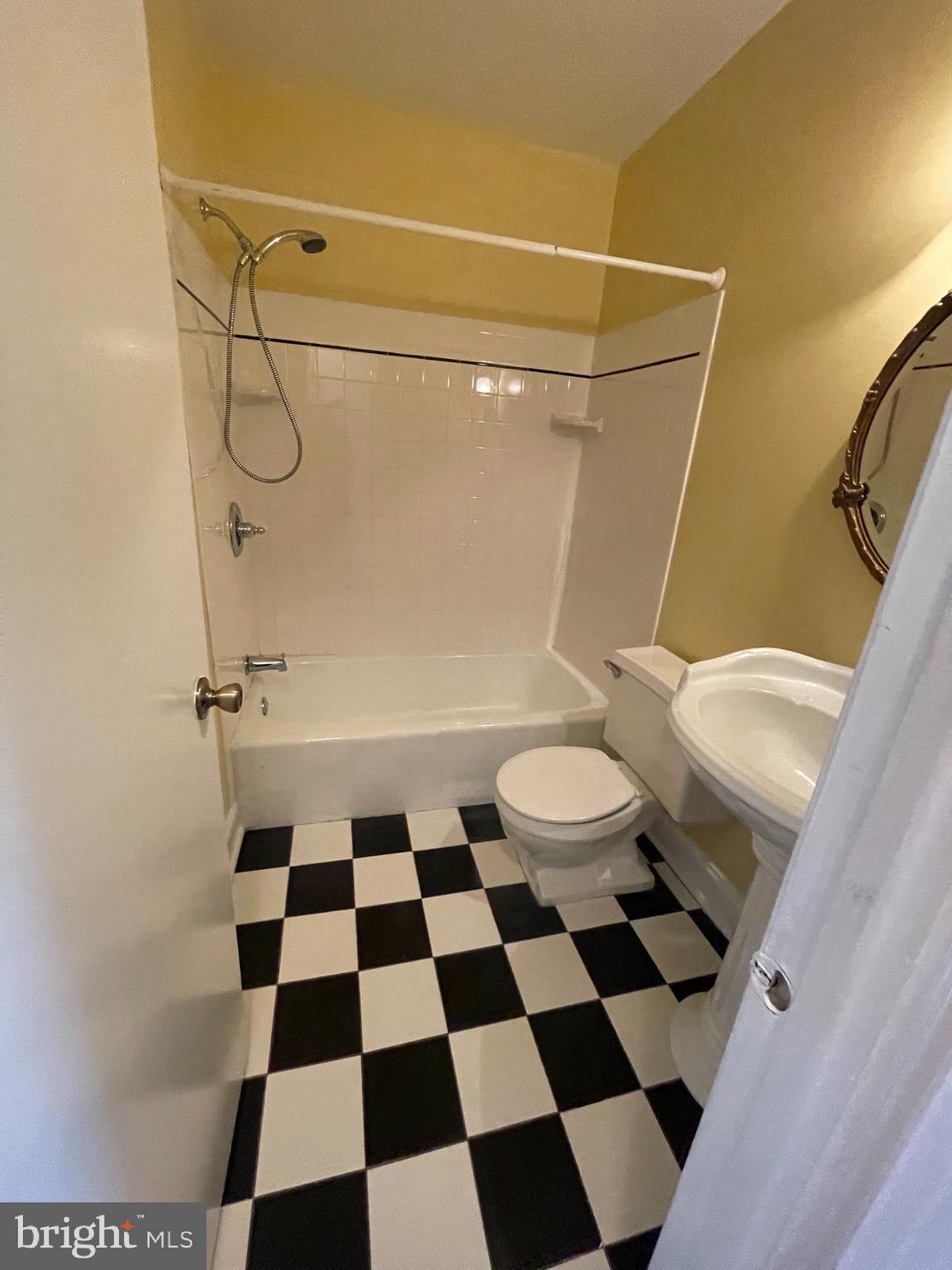 LONDON TOWNE - Residential