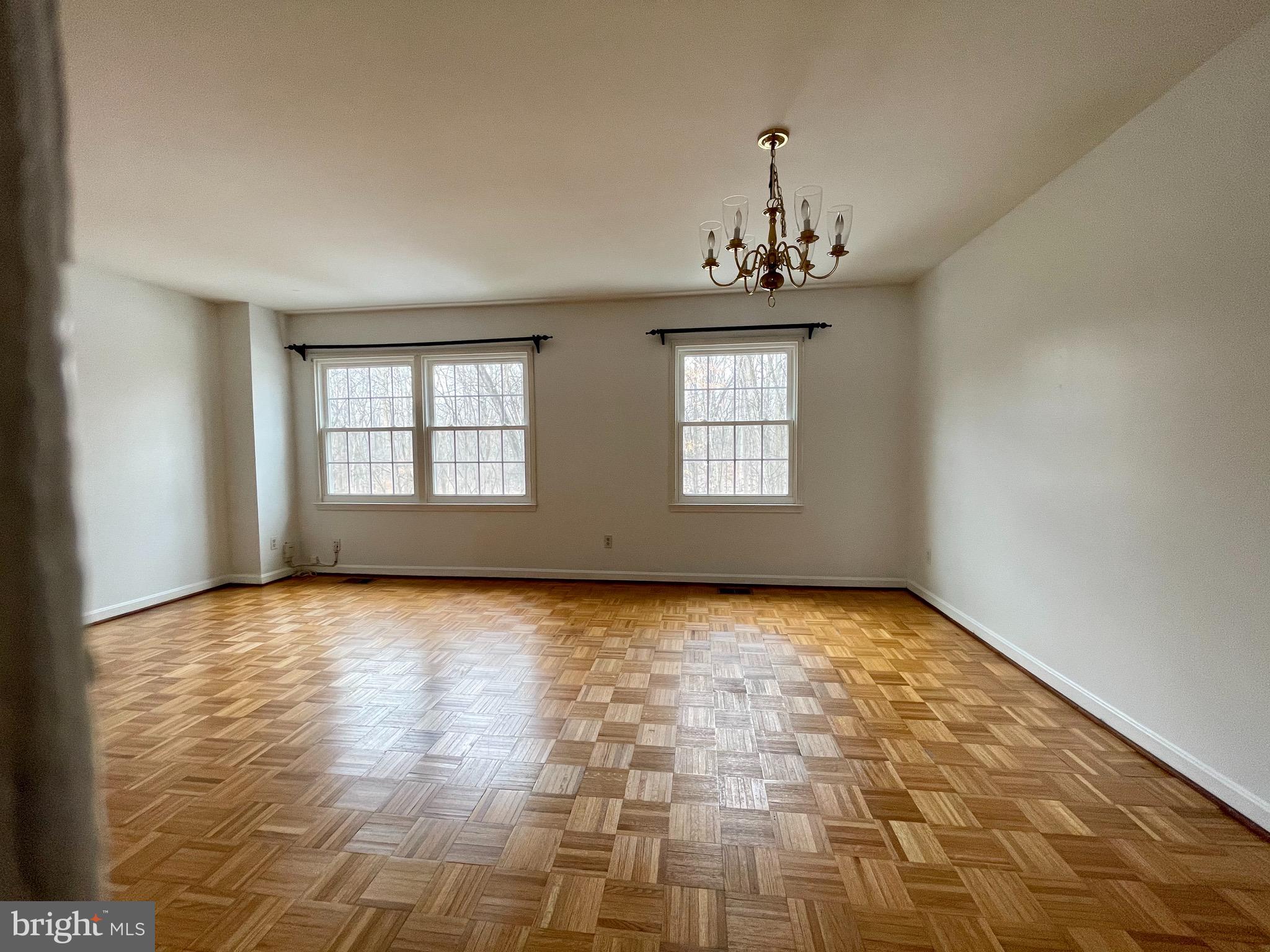 LONDON TOWNE - Residential