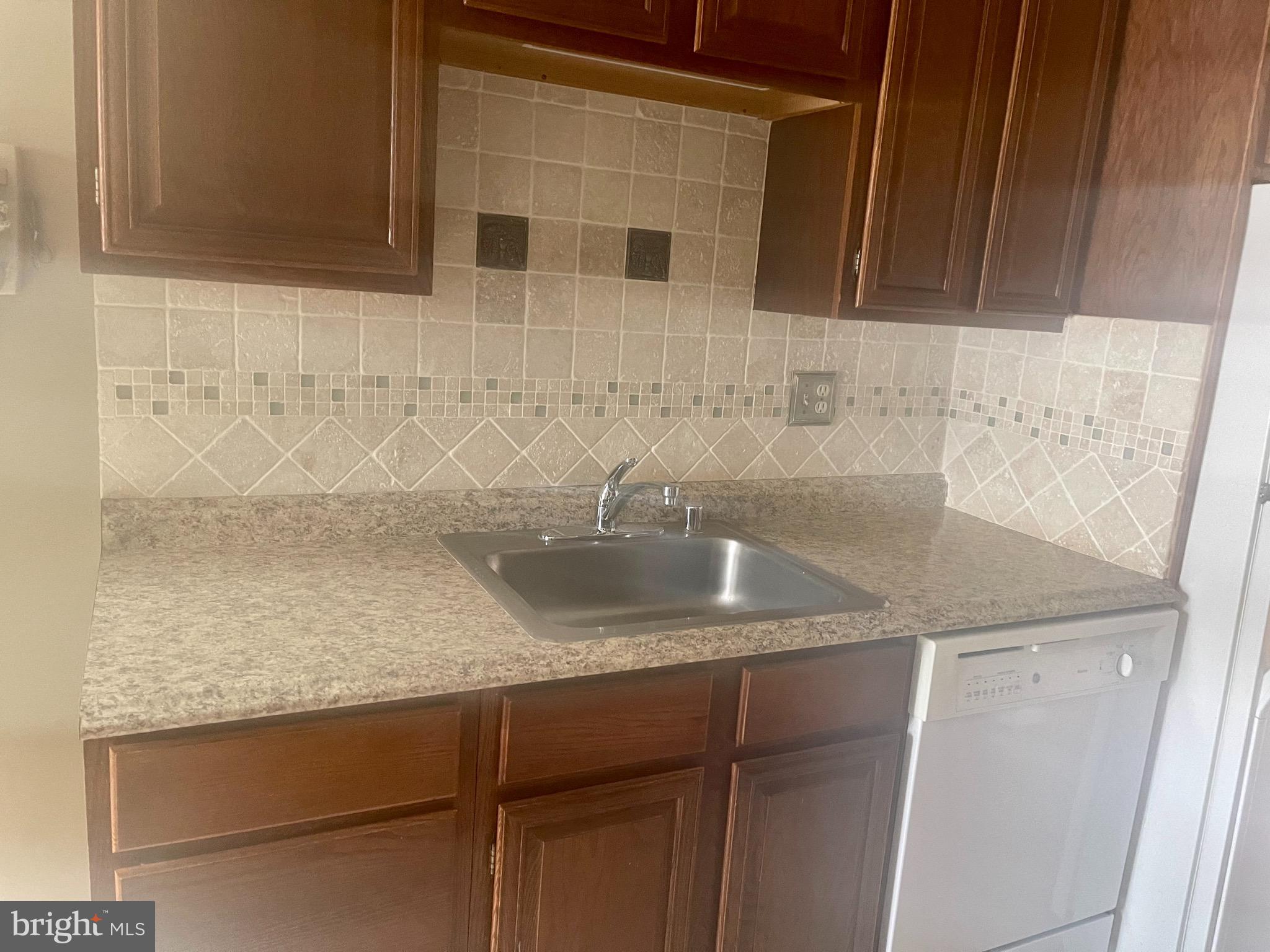 LONDON TOWNE - Residential