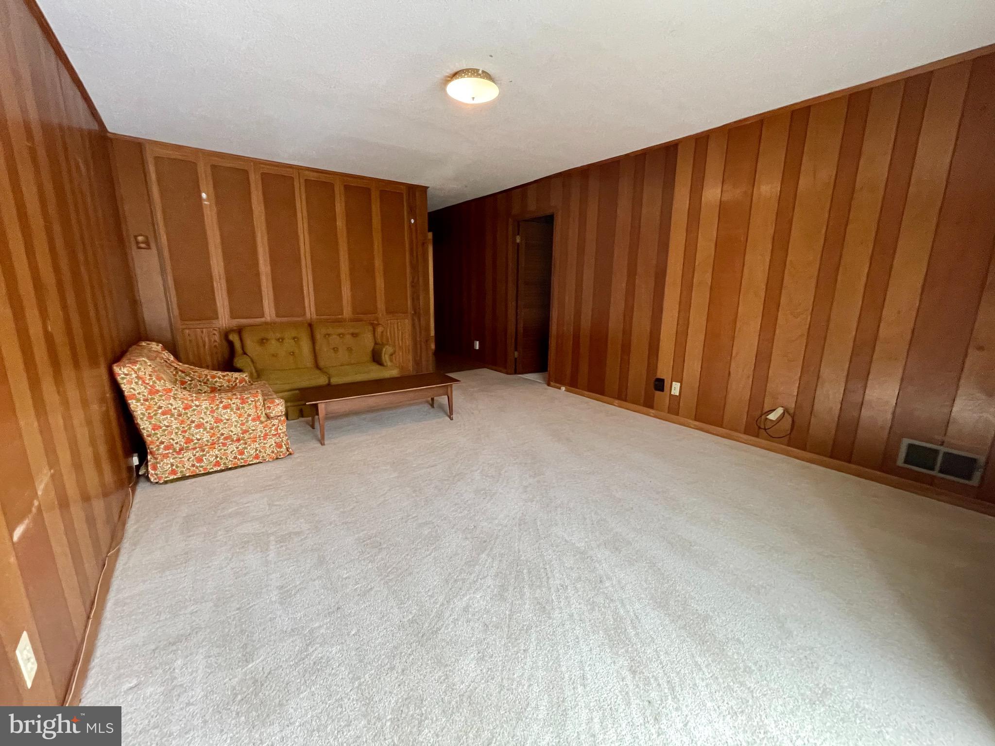 LONDON TOWNE - Residential