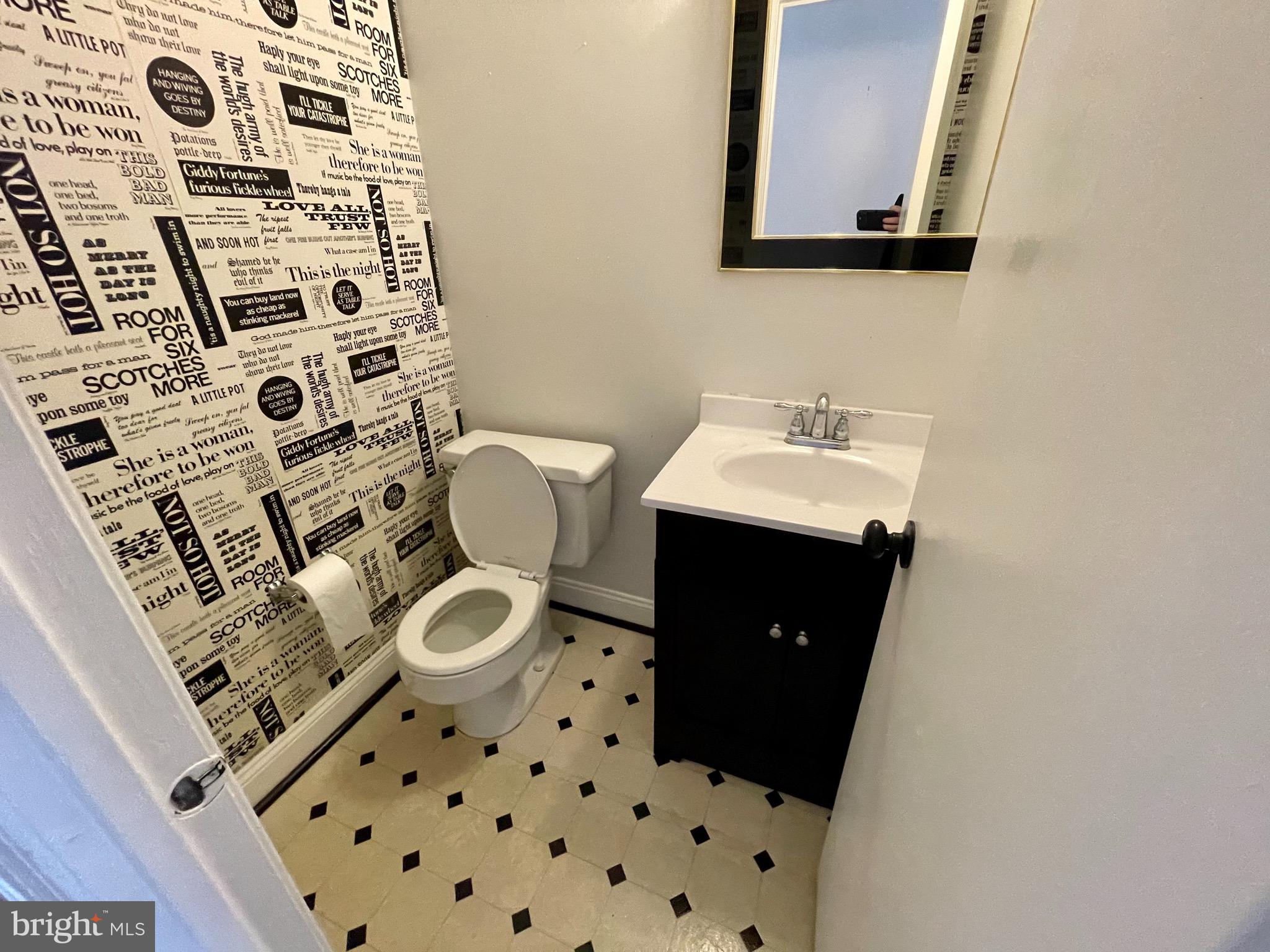 LONDON TOWNE - Residential