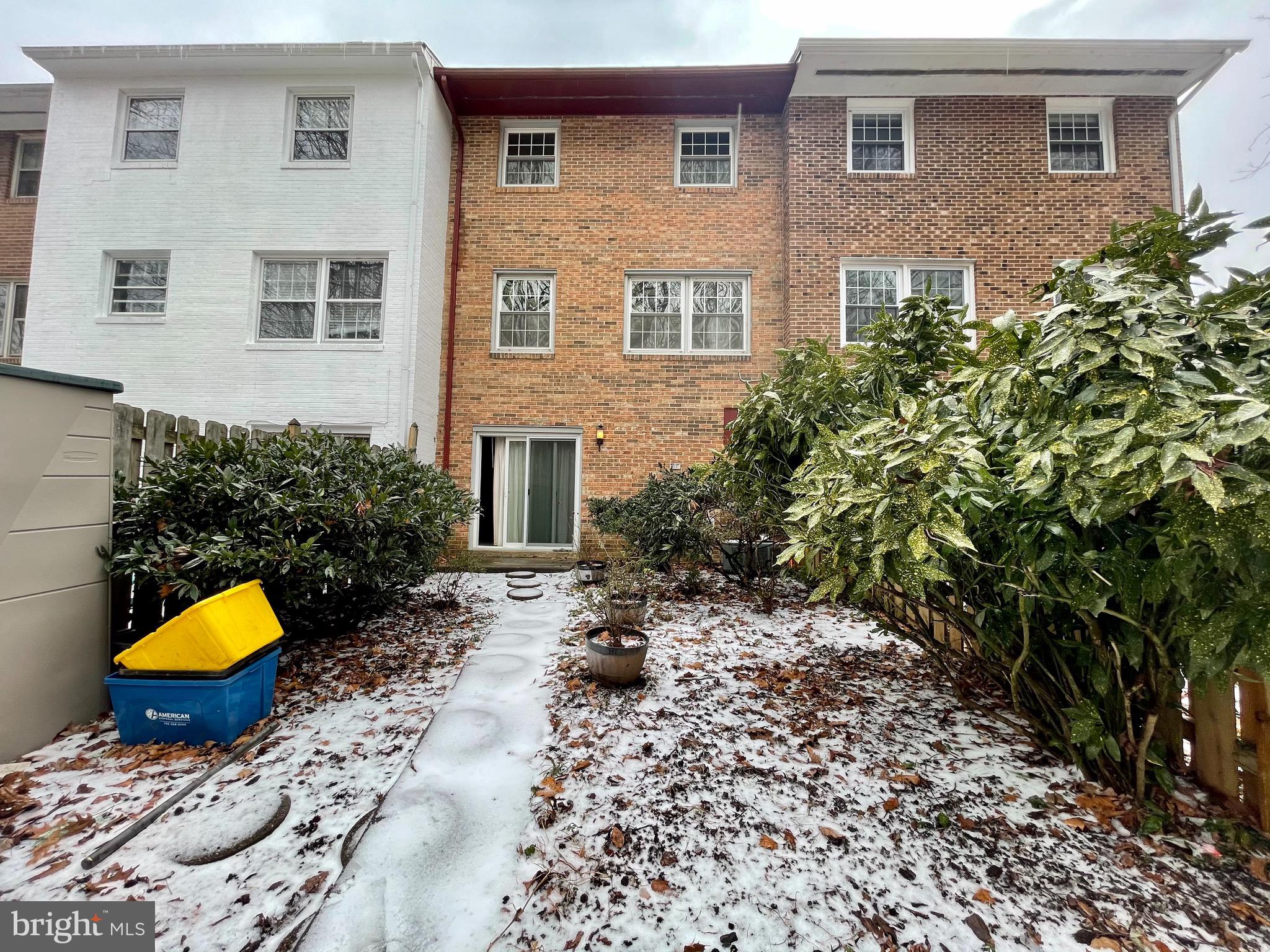 LONDON TOWNE - Residential