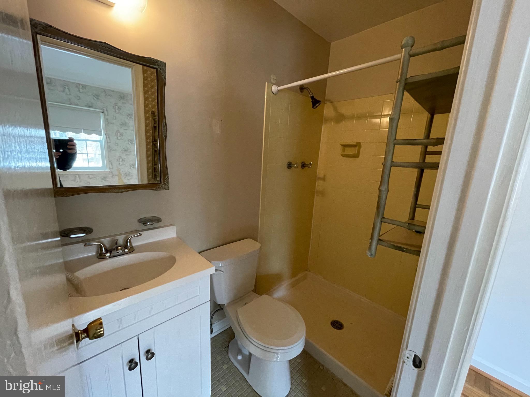 LONDON TOWNE - Residential