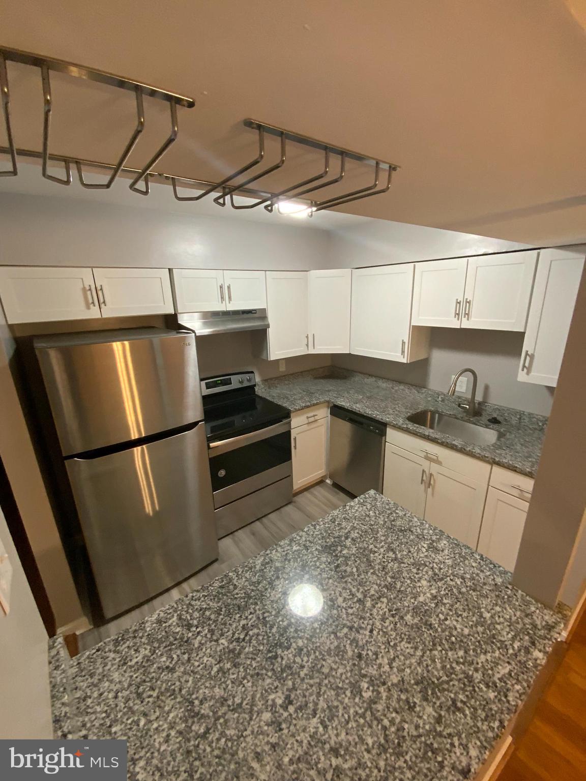 TREETOP CONDO - Residential Lease