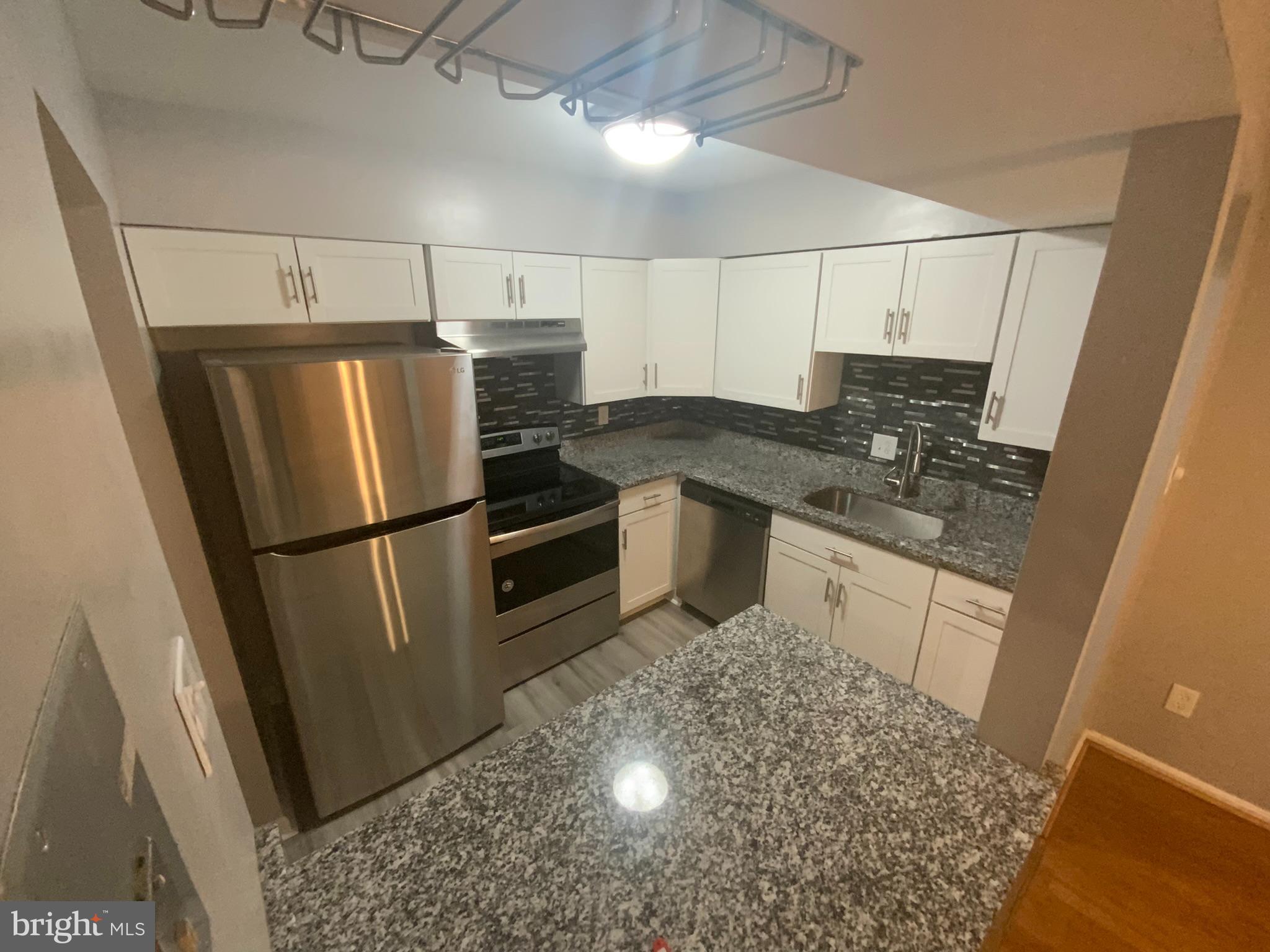 TREETOP CONDO - Residential Lease