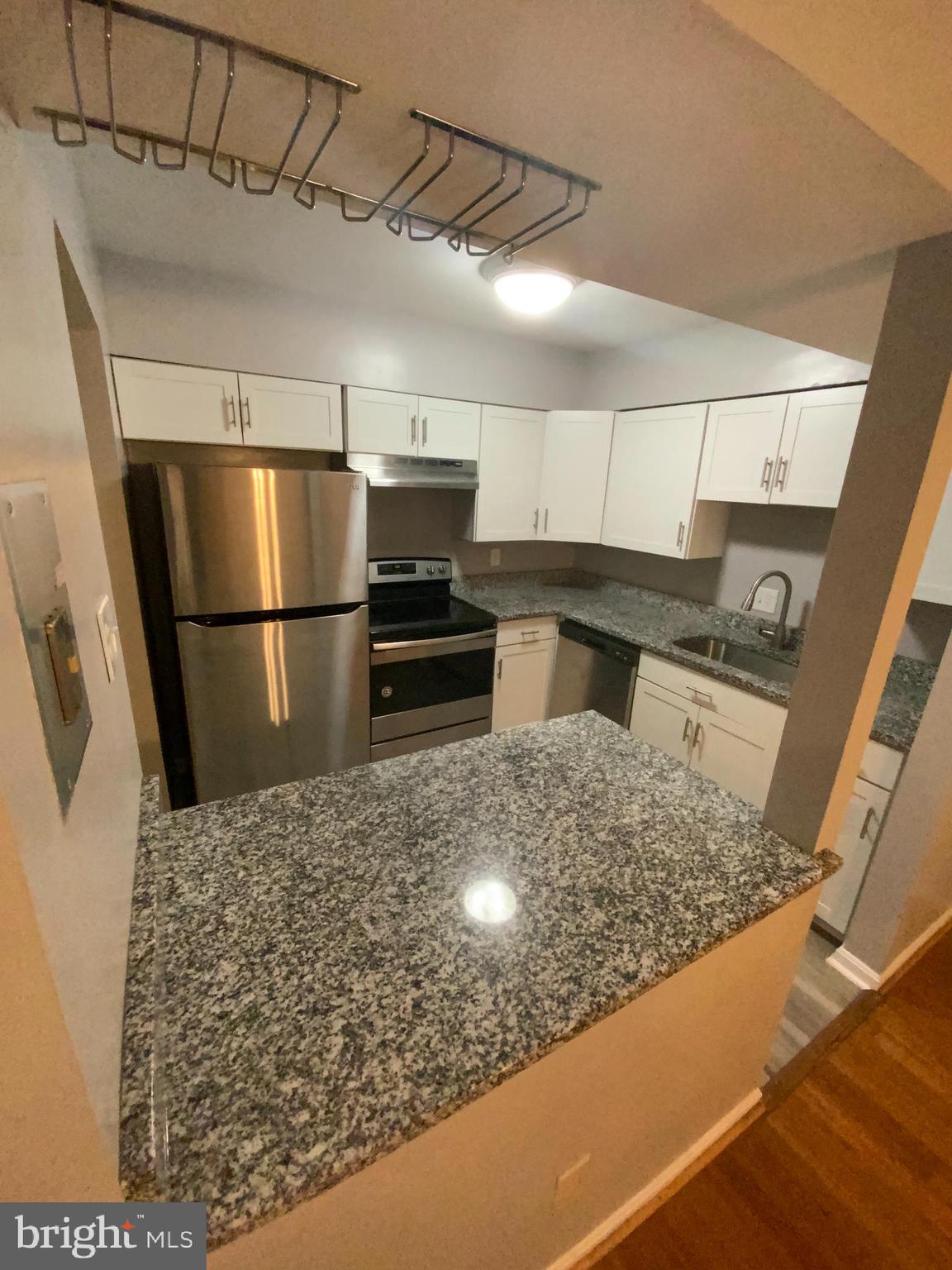 TREETOP CONDO - Residential Lease