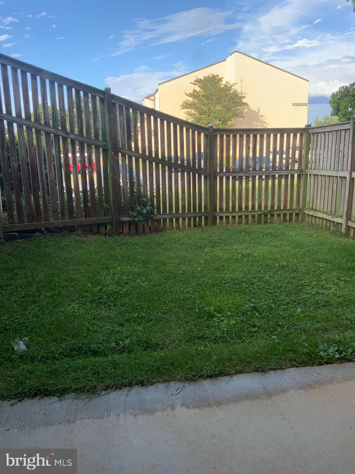 TREETOP CONDO - Residential Lease