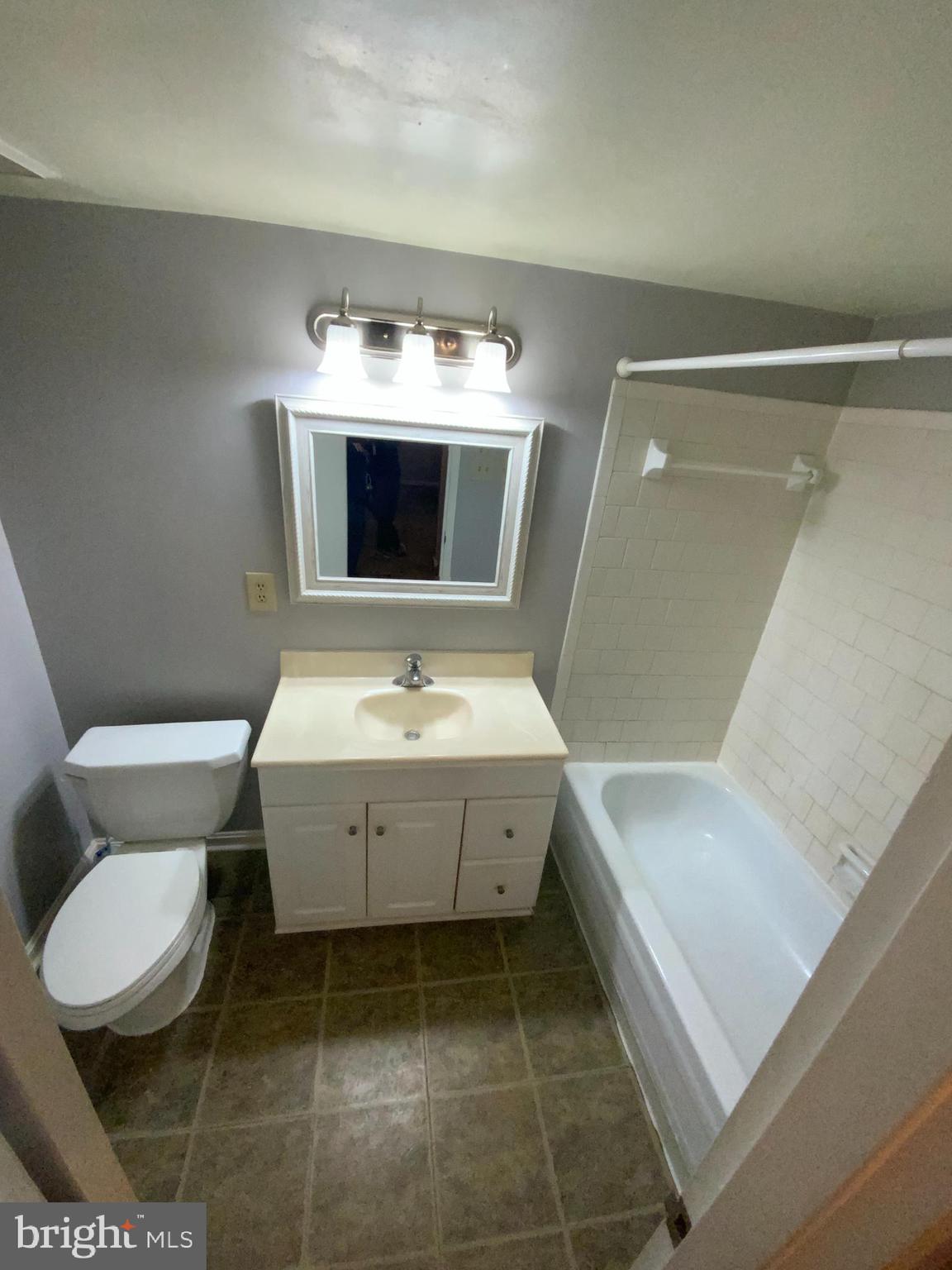 TREETOP CONDO - Residential Lease