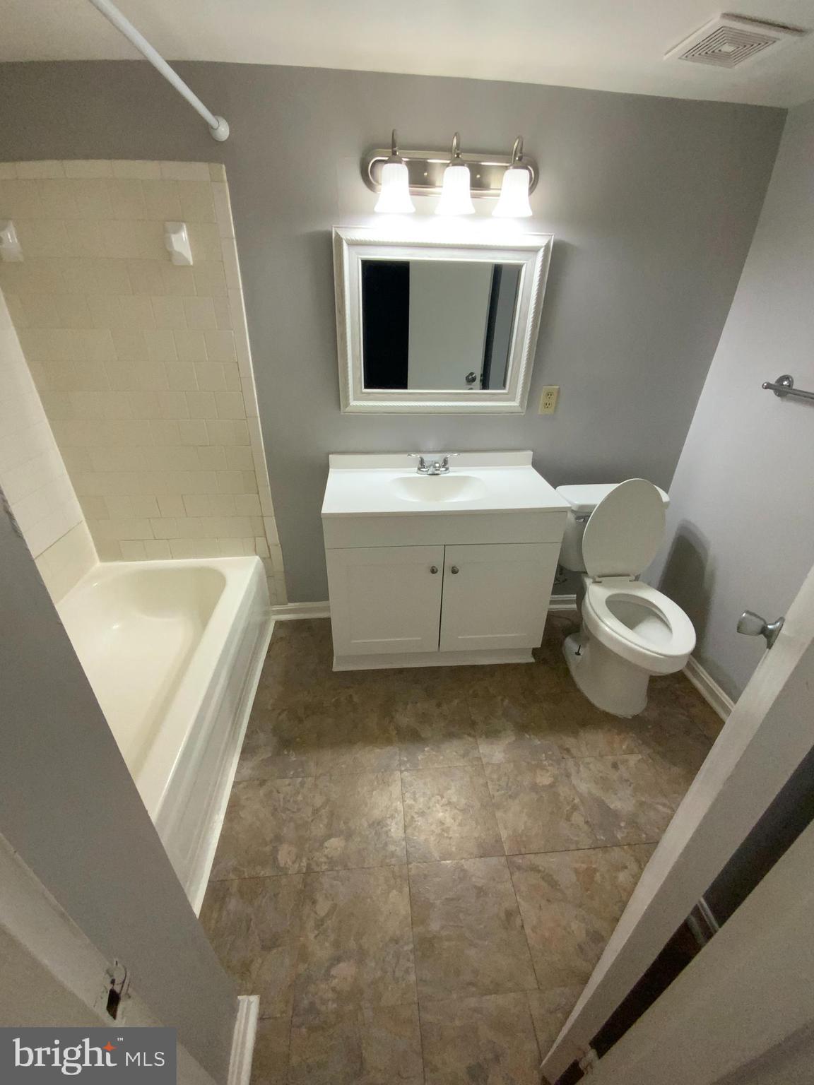 TREETOP CONDO - Residential Lease