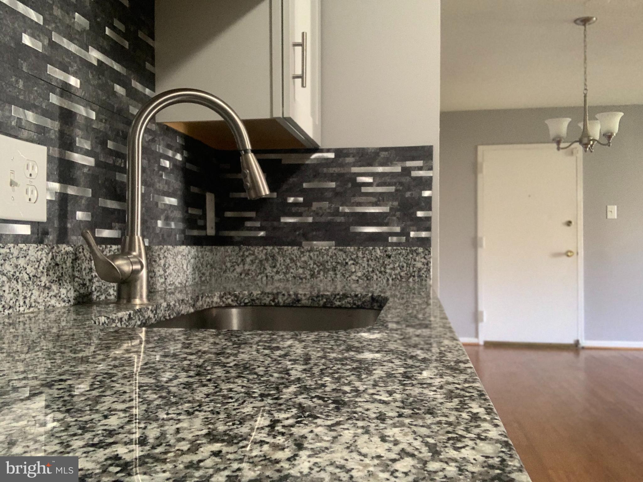 TREETOP CONDO - Residential Lease