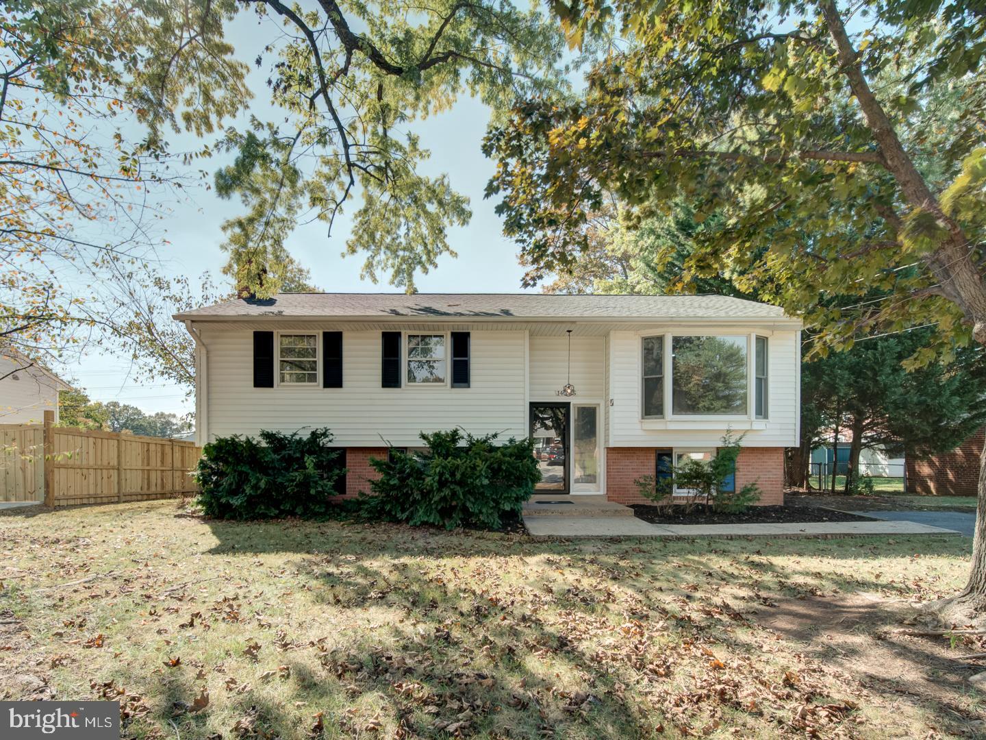 COUNTRY CLUB MANOR - Residential