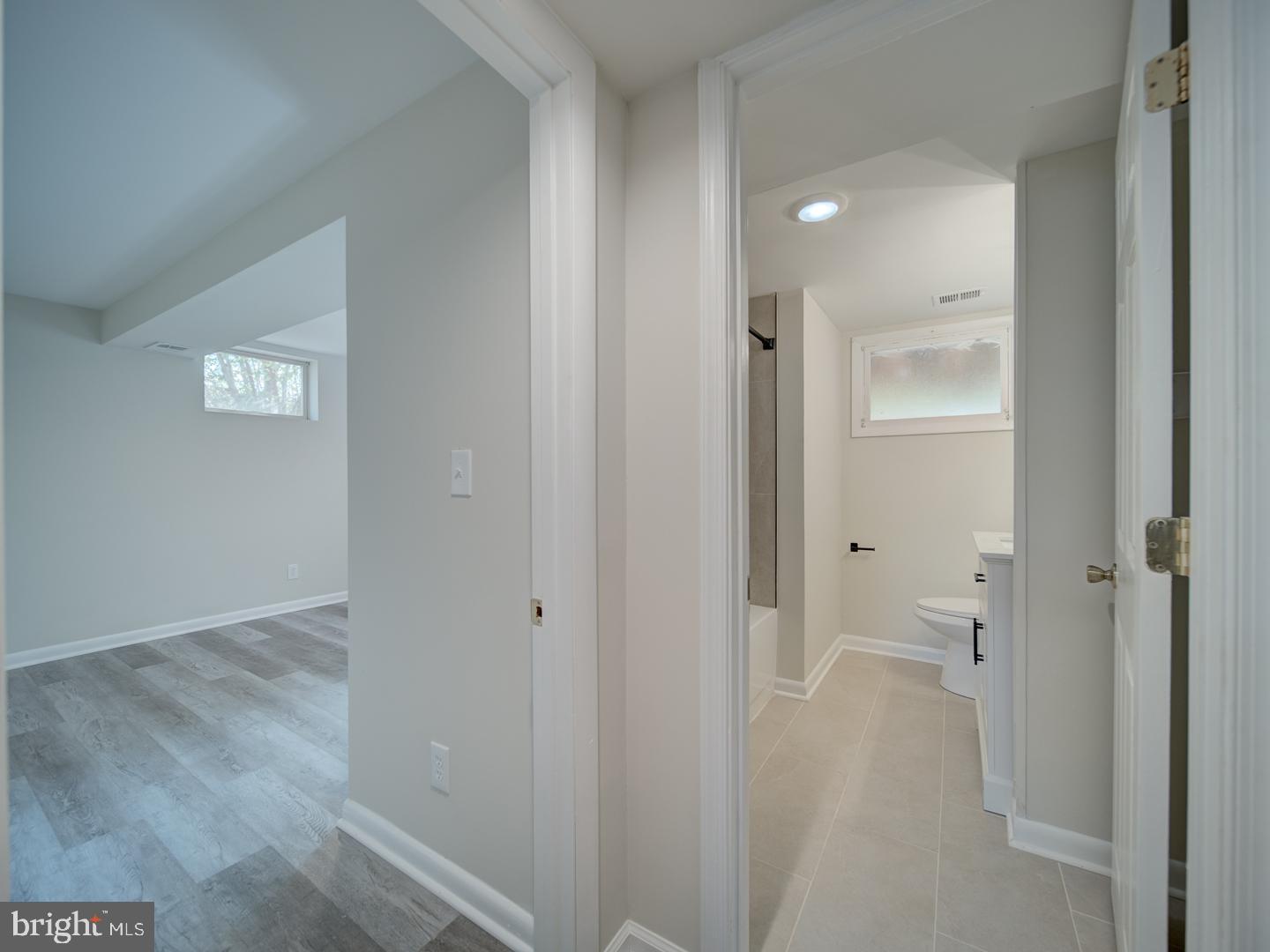 COUNTRY CLUB MANOR - Residential