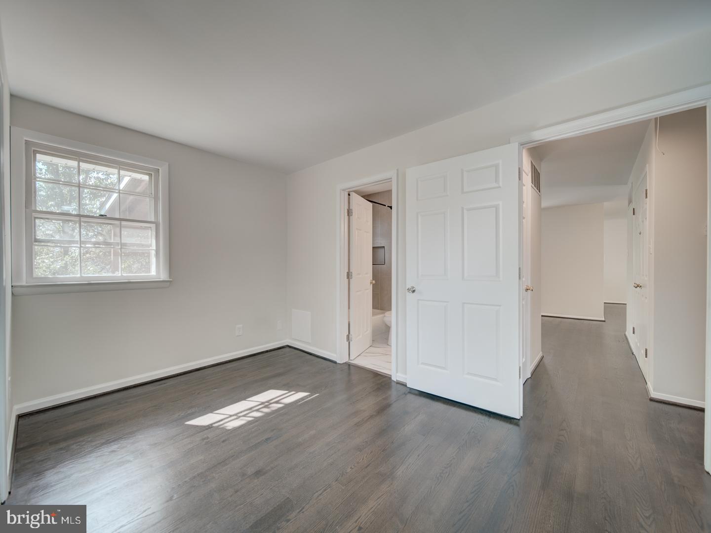 COUNTRY CLUB MANOR - Residential