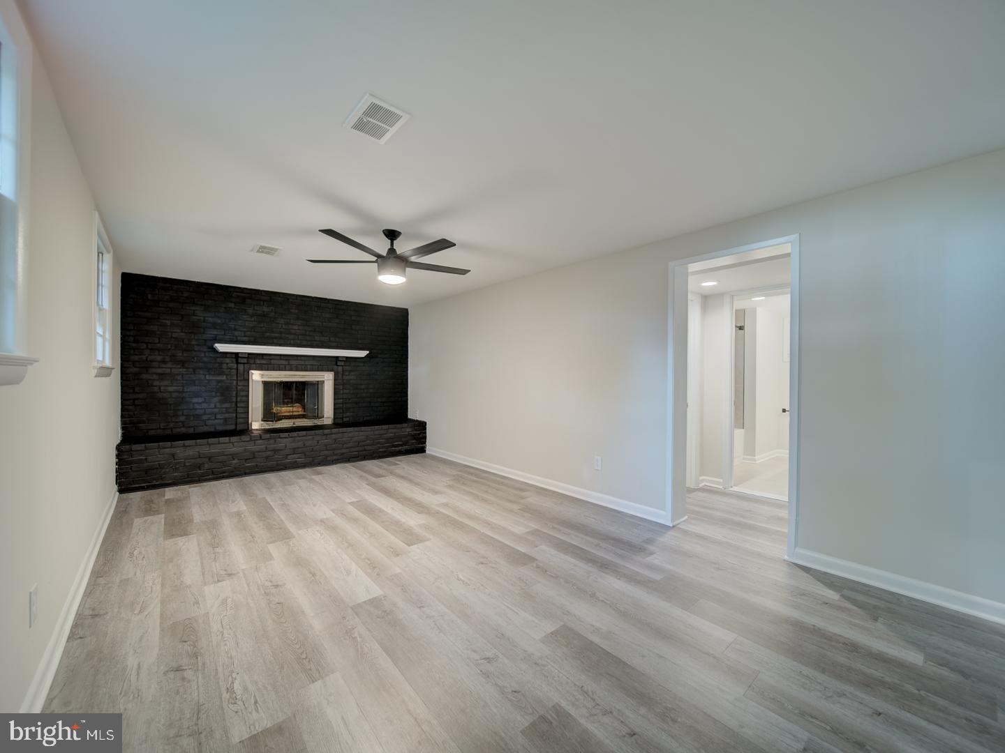 COUNTRY CLUB MANOR - Residential