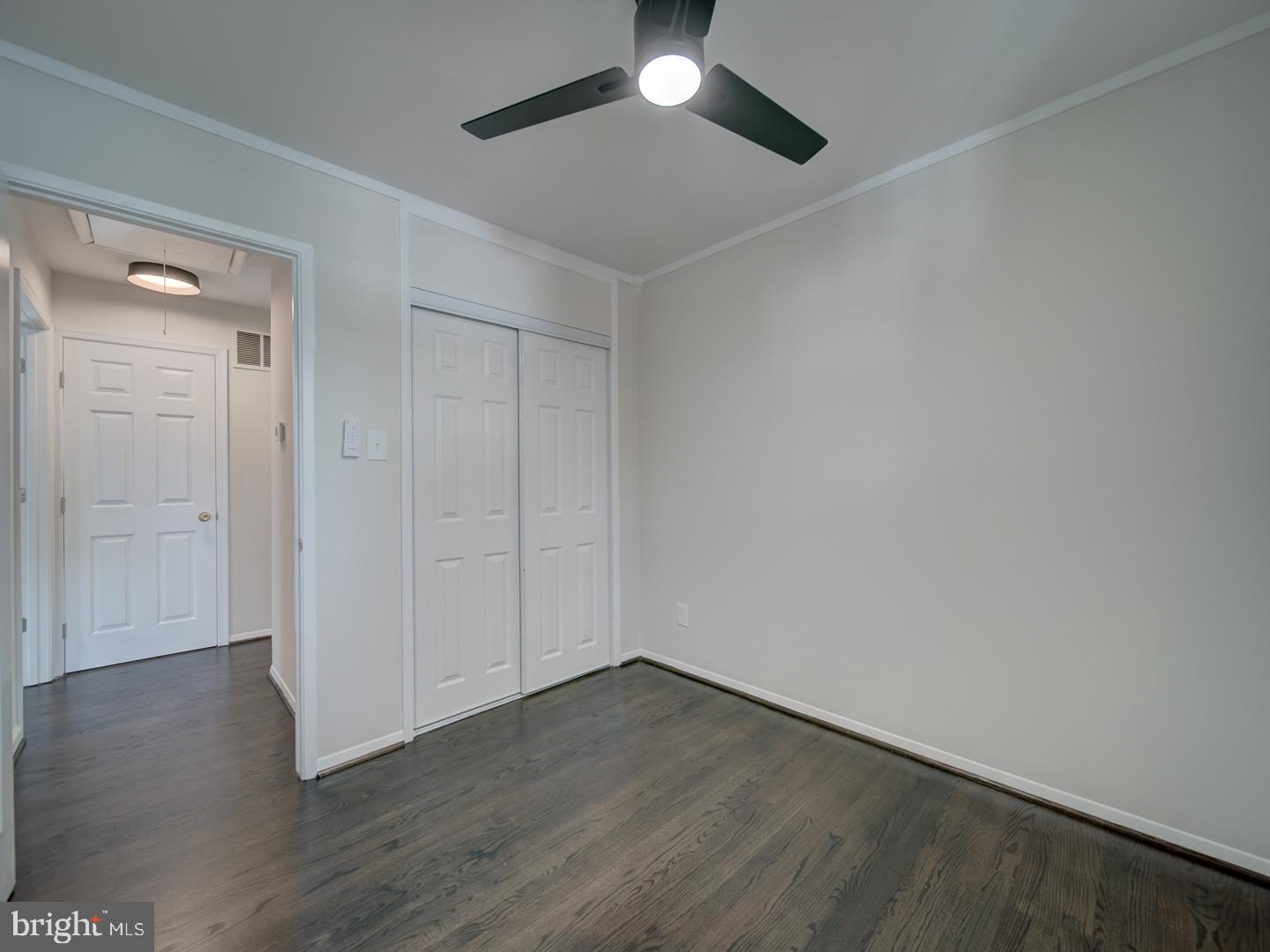 COUNTRY CLUB MANOR - Residential