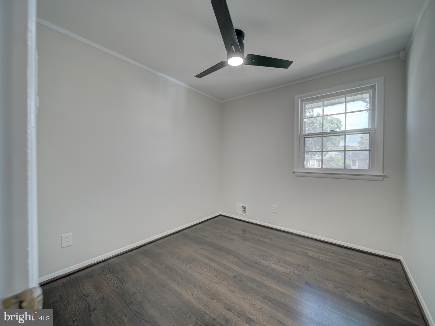 COUNTRY CLUB MANOR - Residential