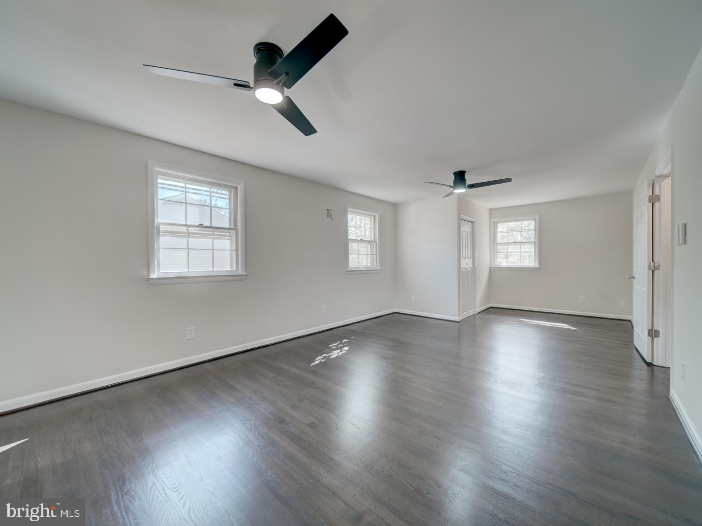 COUNTRY CLUB MANOR - Residential