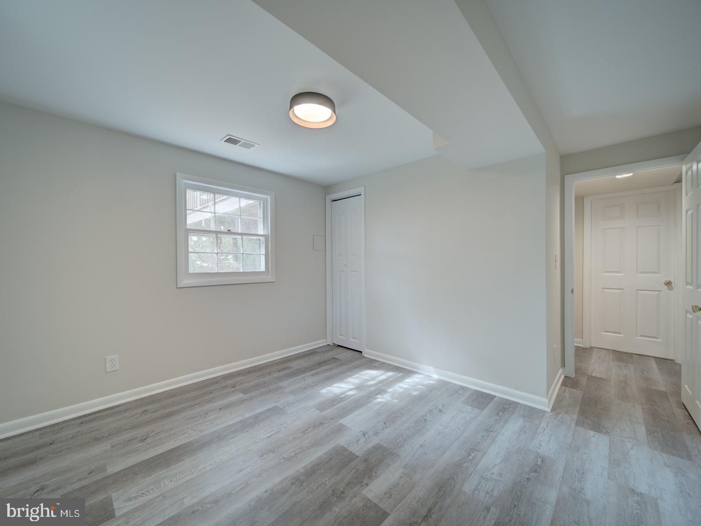 COUNTRY CLUB MANOR - Residential