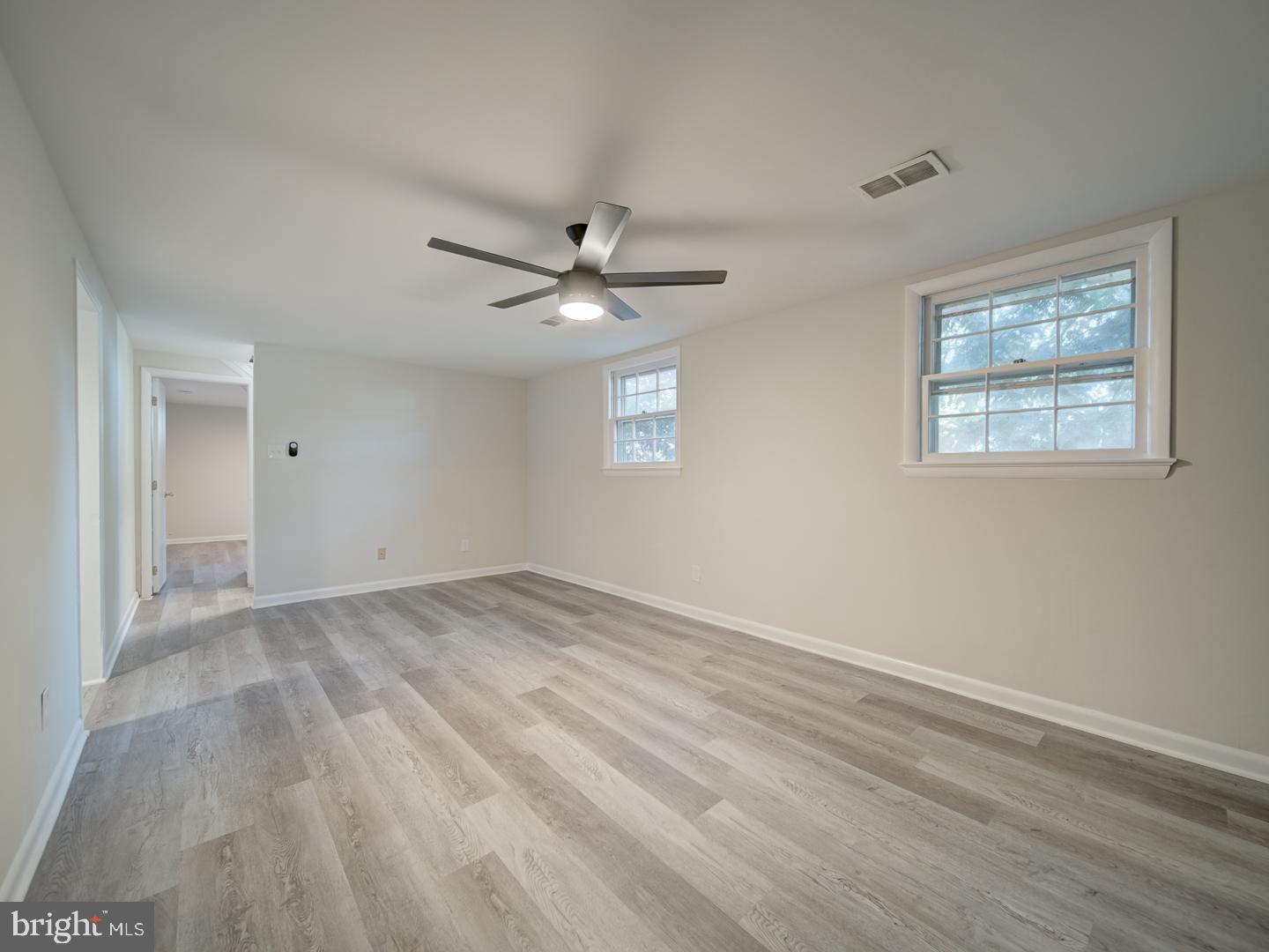 COUNTRY CLUB MANOR - Residential