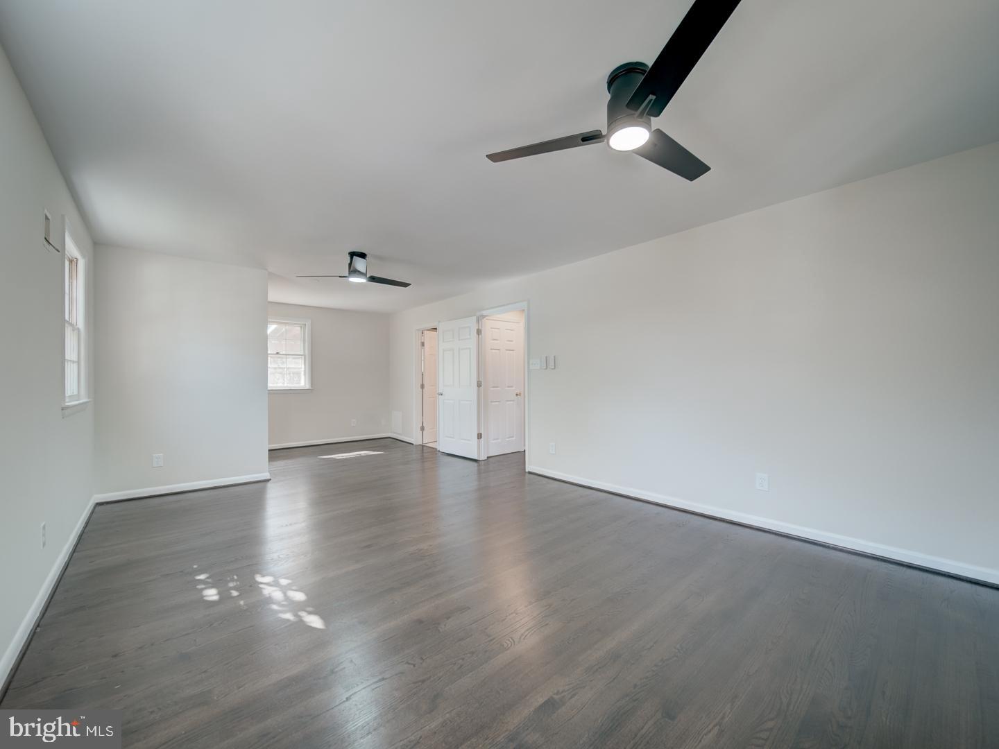 COUNTRY CLUB MANOR - Residential