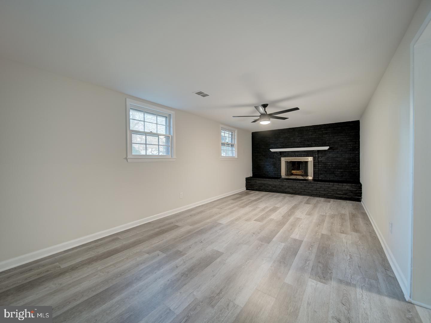 COUNTRY CLUB MANOR - Residential