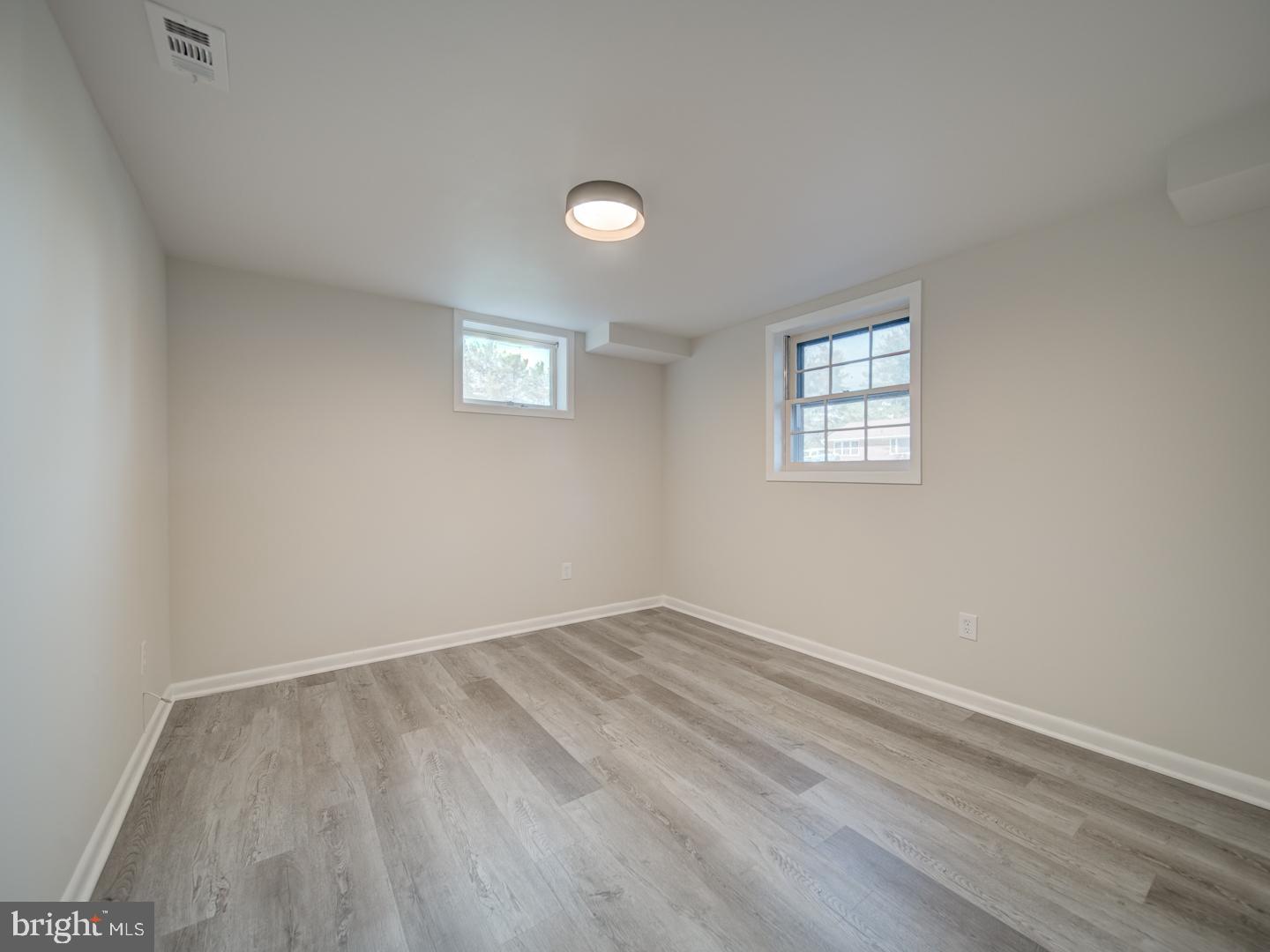 COUNTRY CLUB MANOR - Residential