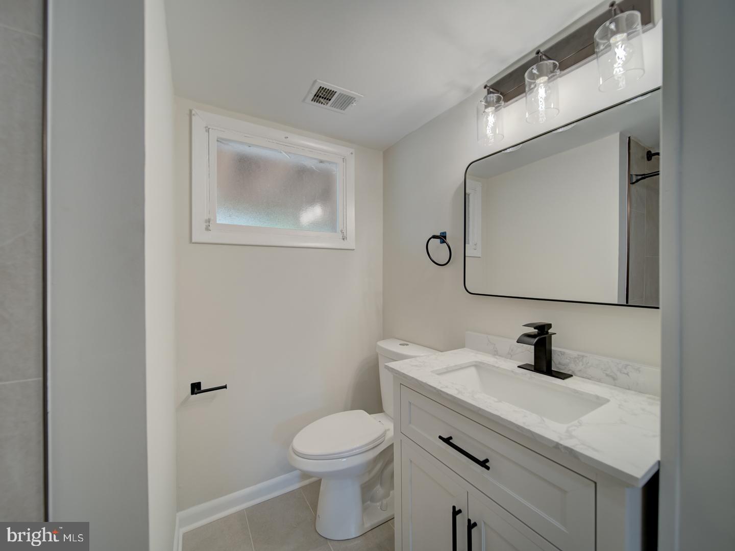 COUNTRY CLUB MANOR - Residential