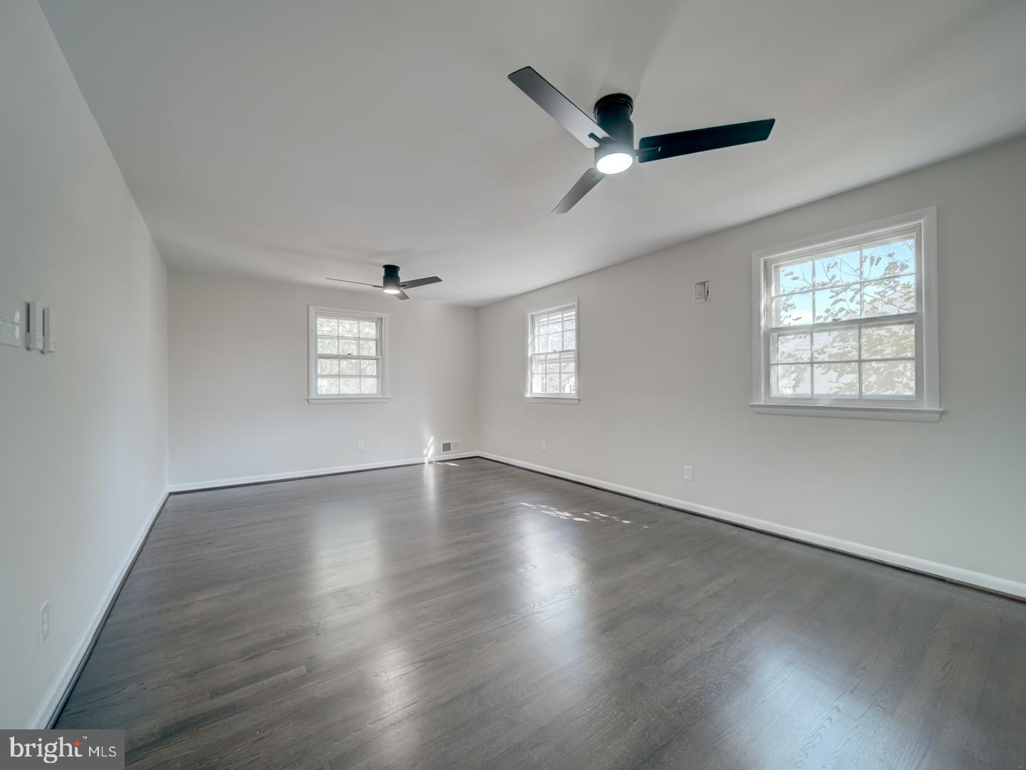 COUNTRY CLUB MANOR - Residential