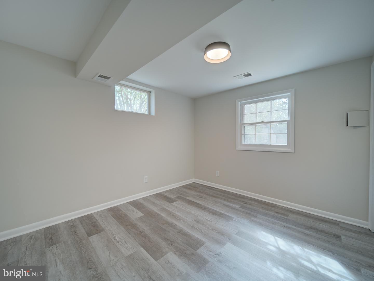 COUNTRY CLUB MANOR - Residential