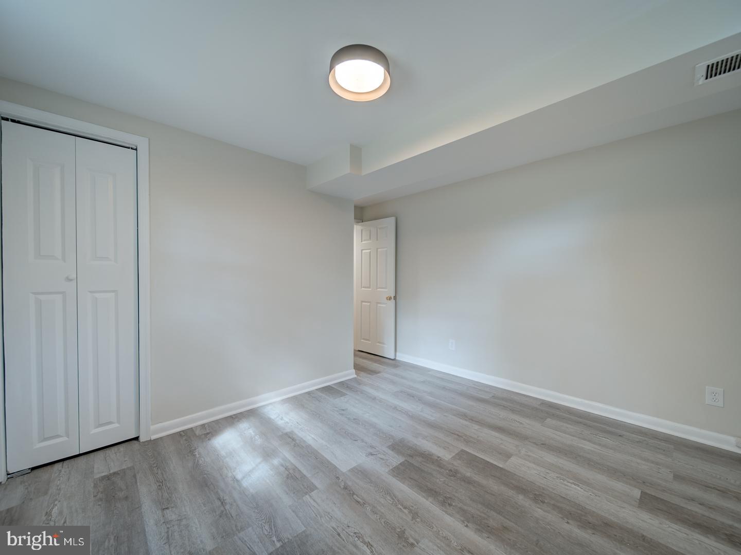 COUNTRY CLUB MANOR - Residential