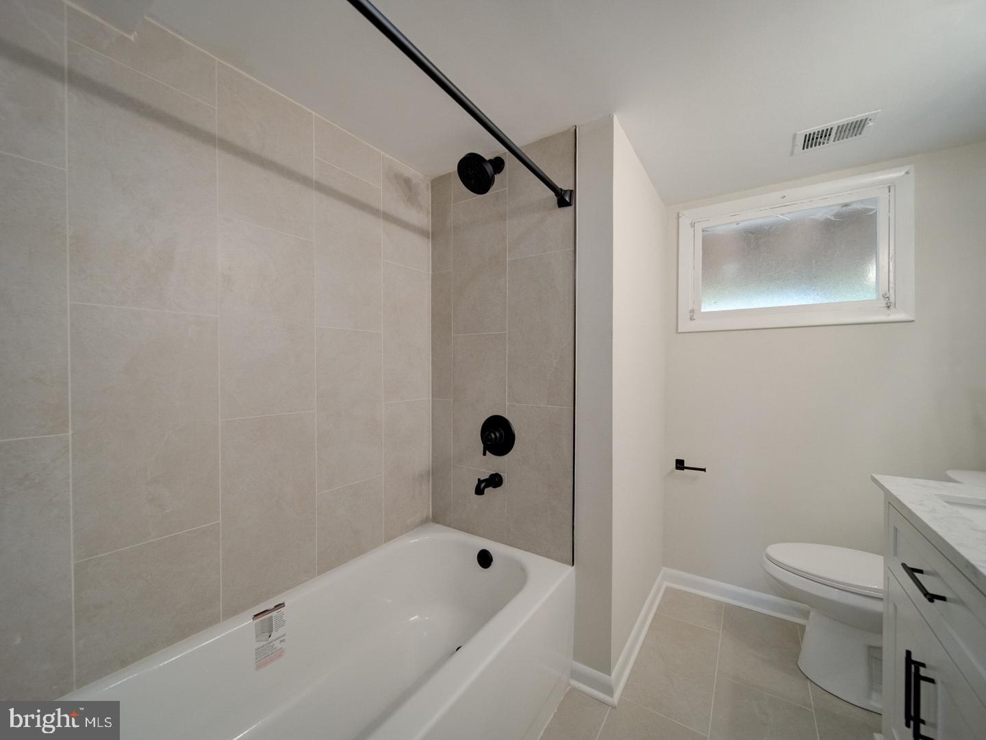 COUNTRY CLUB MANOR - Residential