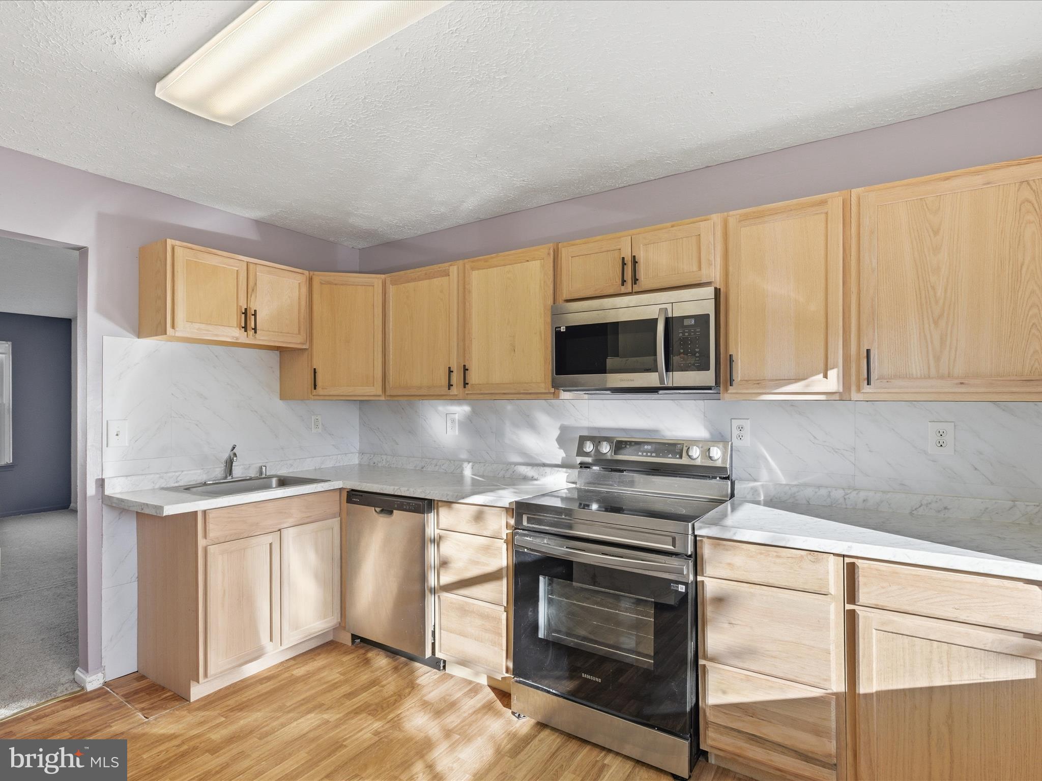 RIVERSIDE RUN IND HEAD - Residential