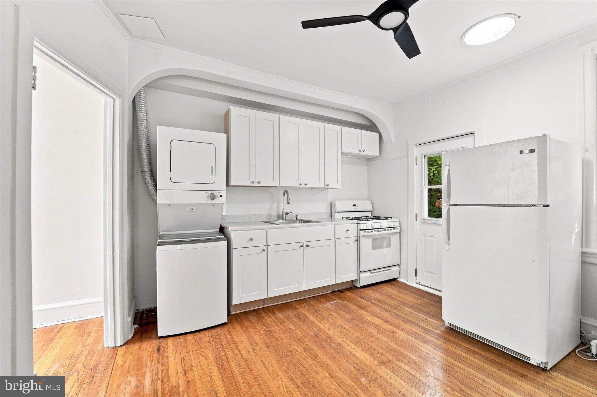 1 ATHENS AVENUE W D