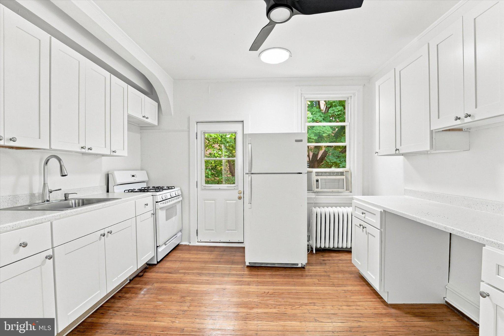 1 ATHENS AVENUE W D