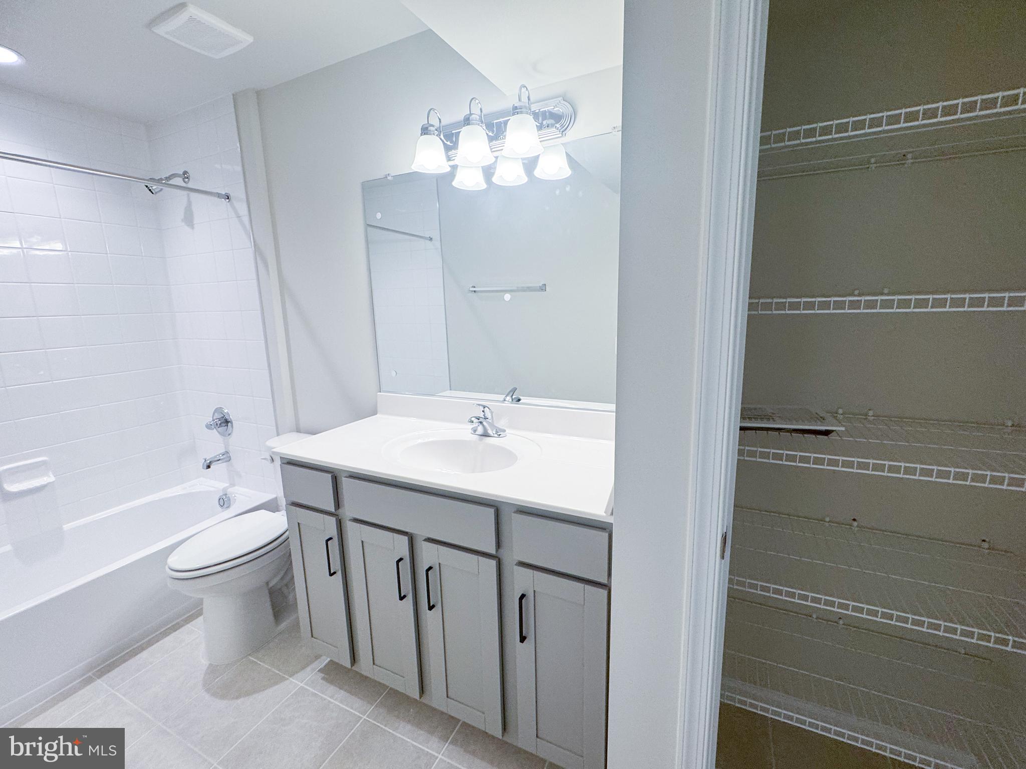 HIATT POINTE AT SNOWDEN BRIDGE - Residential