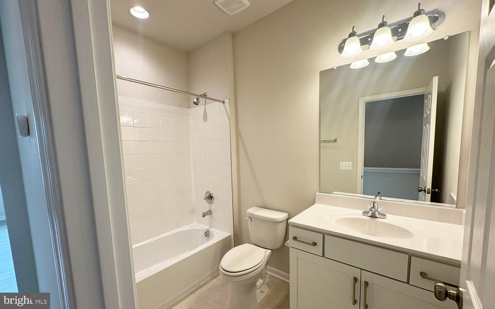 HIATT POINTE AT SNOWDEN BRIDGE - Residential