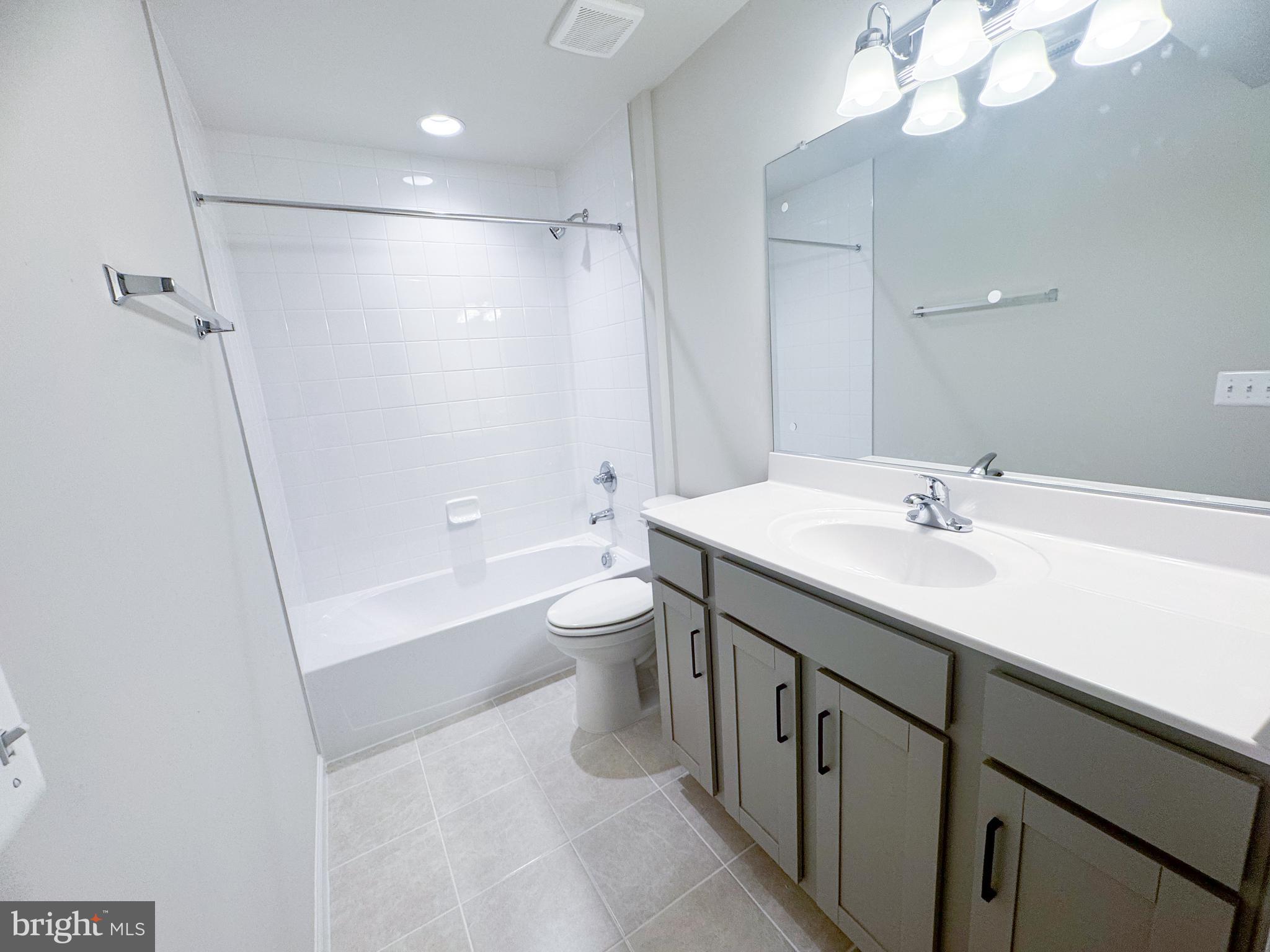 HIATT POINTE AT SNOWDEN BRIDGE - Residential