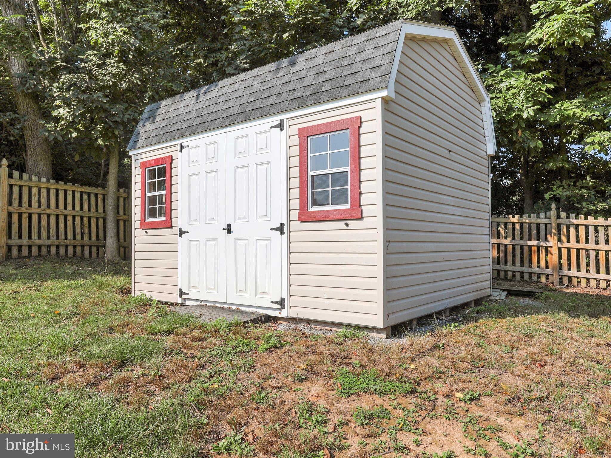 LOCUST HILL - Residential