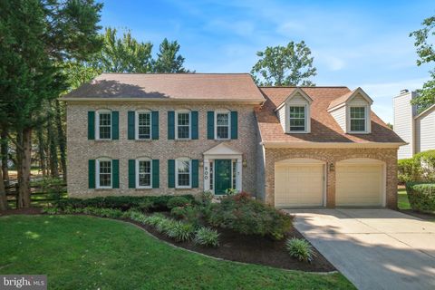Photo of 900 White Pine Place, POTOMAC, MD 20854 (MLS # MDMC2199260)