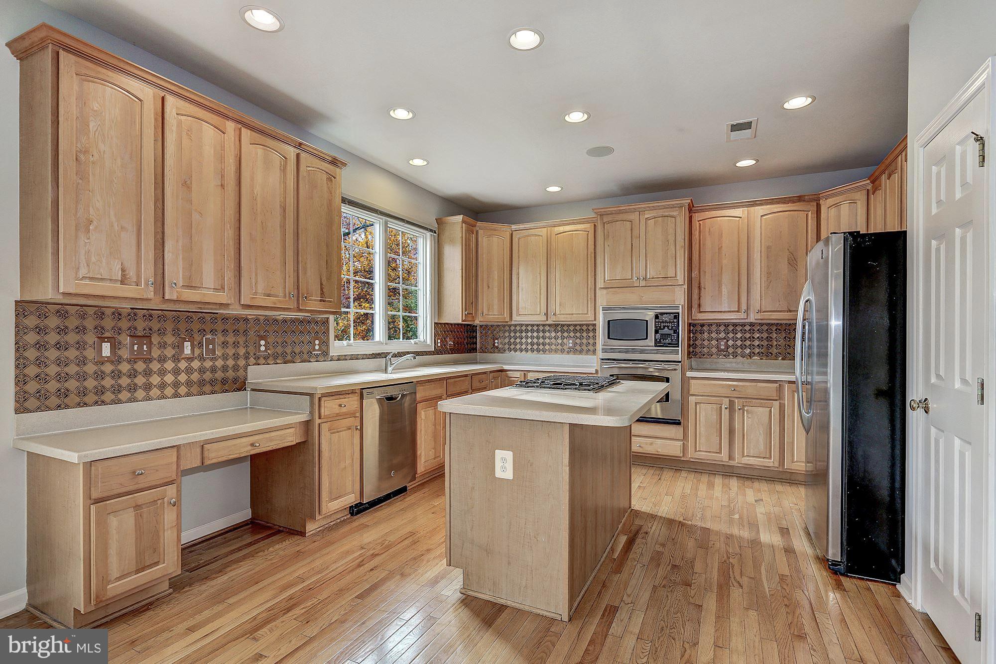 BELMONT COUNTRY CLUB - Residential Lease