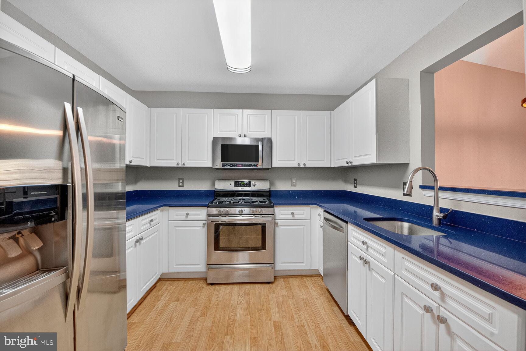 LAKESHORE CONDO - Residential Lease