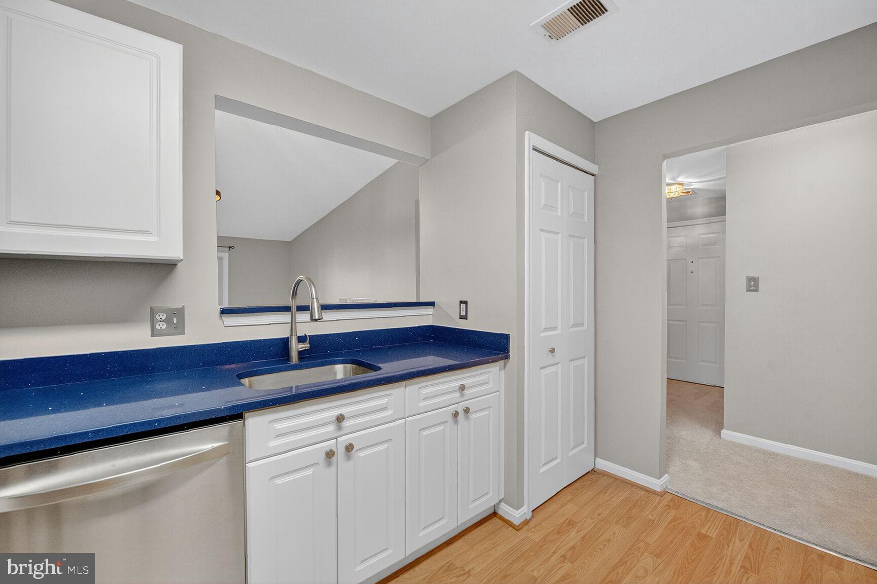 LAKESHORE CONDO - Residential Lease