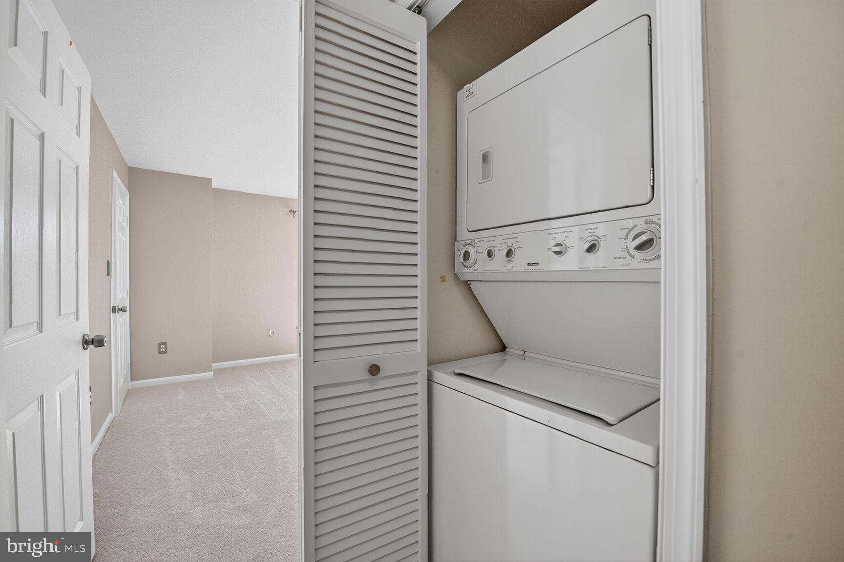 LAKESHORE CONDO - Residential Lease