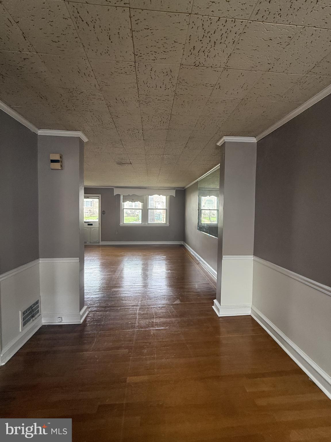 6239 MONTAGUE