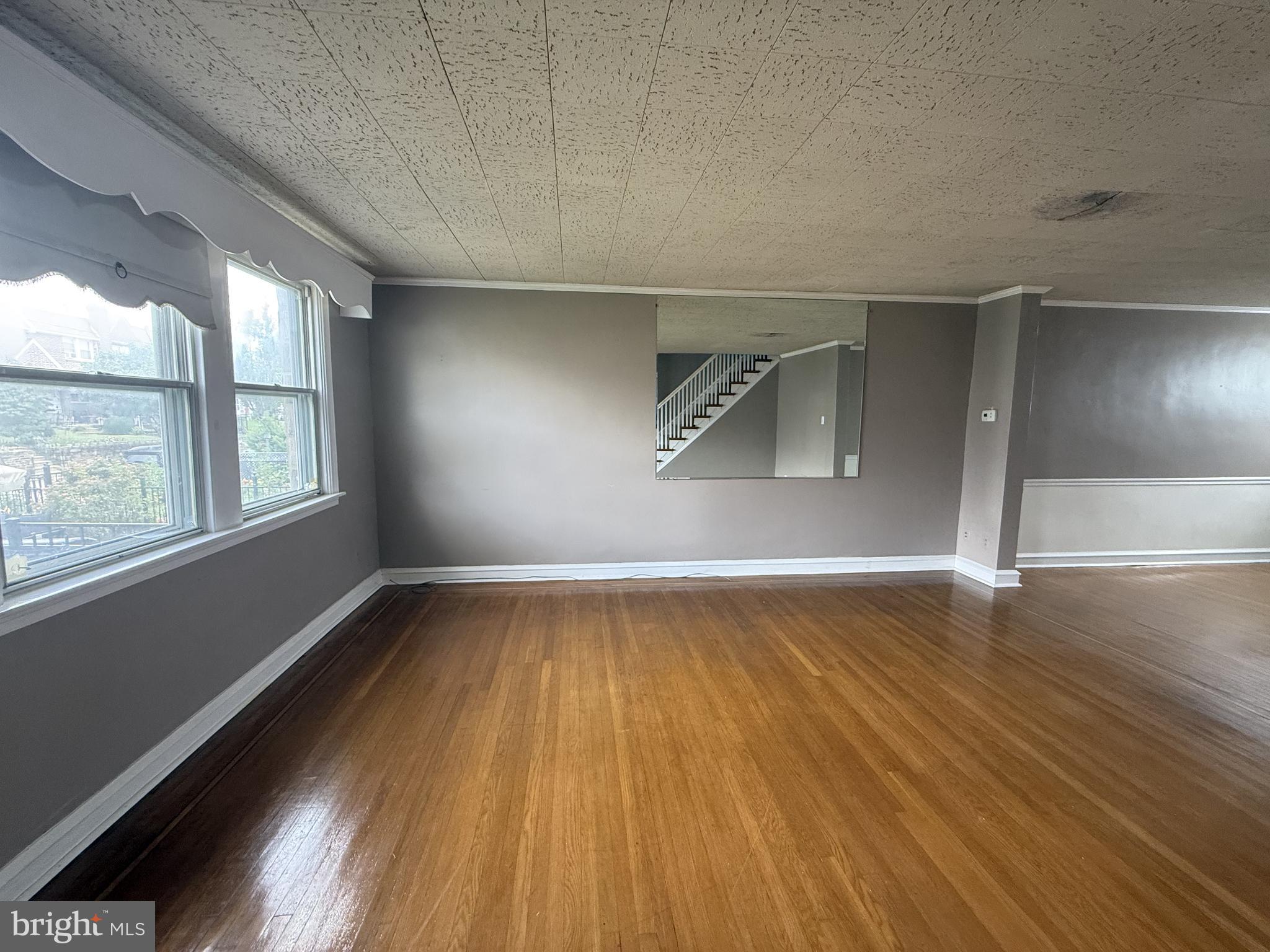 6239 MONTAGUE