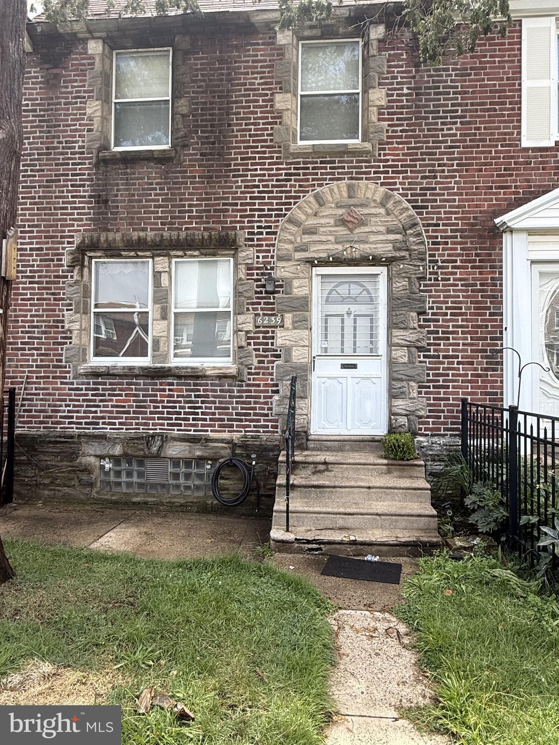 6239 MONTAGUE