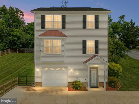 408 LEE STREET STRASBURG VA 22657